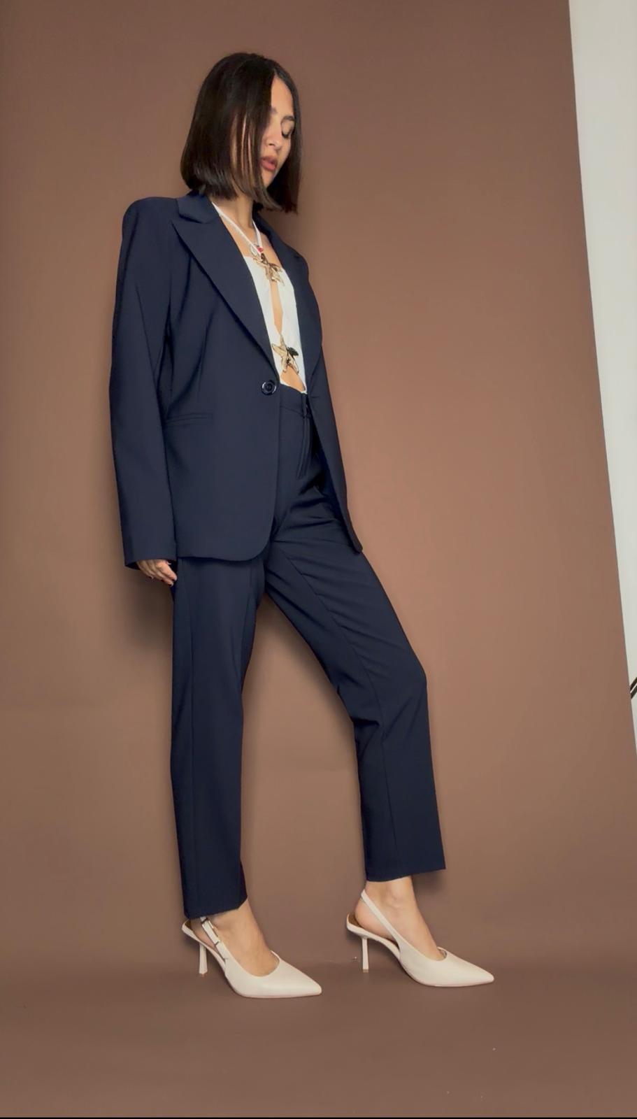 TAILLEUR CON PANTALONE A SIGARETTA