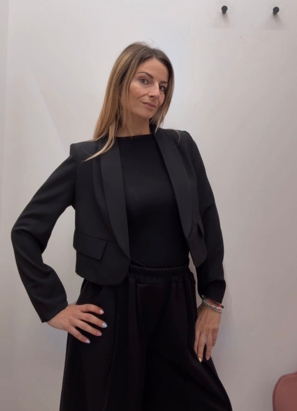 BLAZER CROP CON MANICA LISCIA