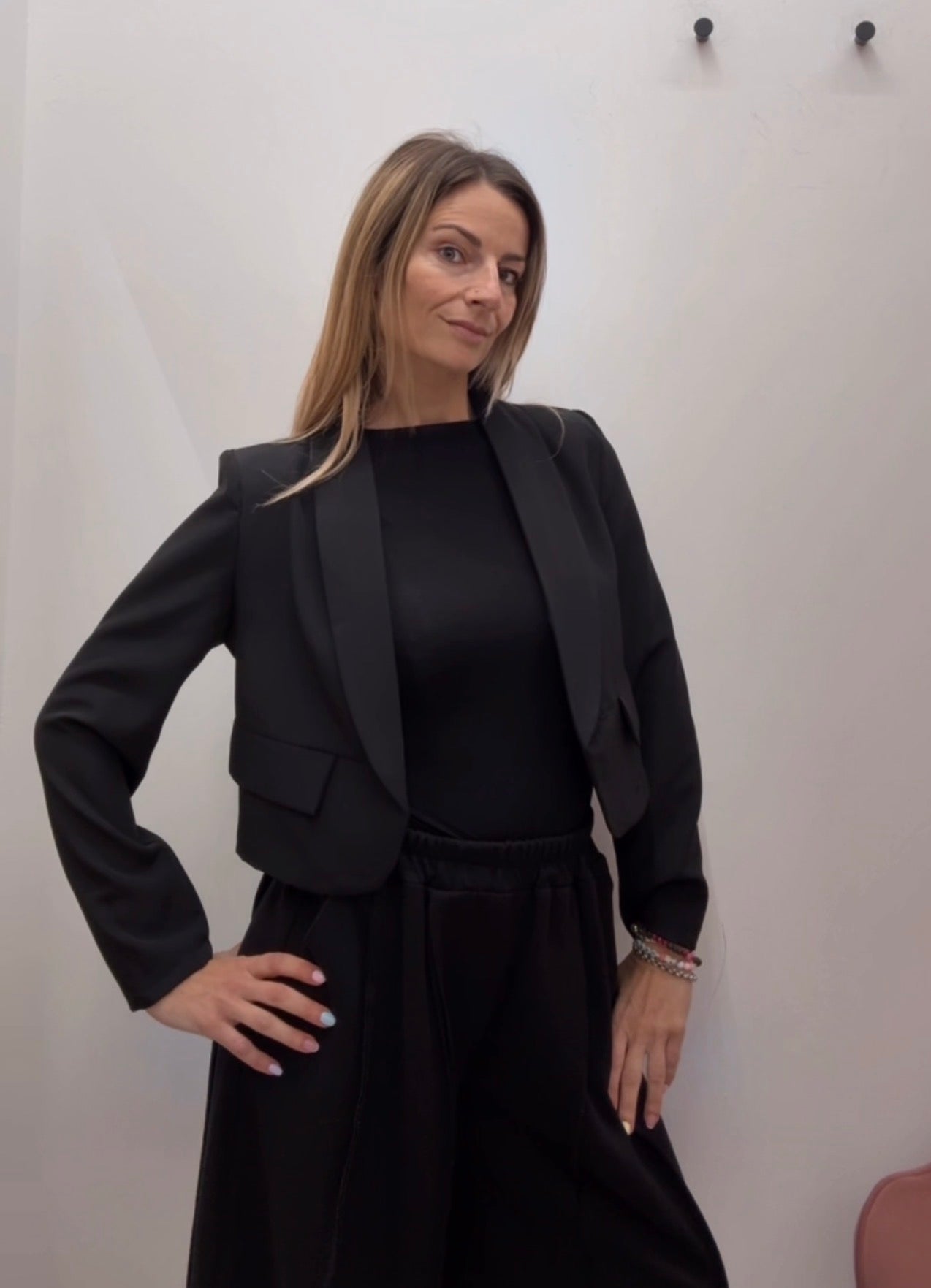 BLAZER CROP CON MANICA LISCIA