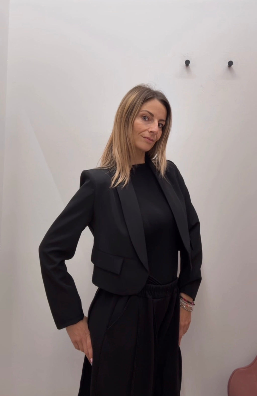 BLAZER CROP CON MANICA LISCIA
