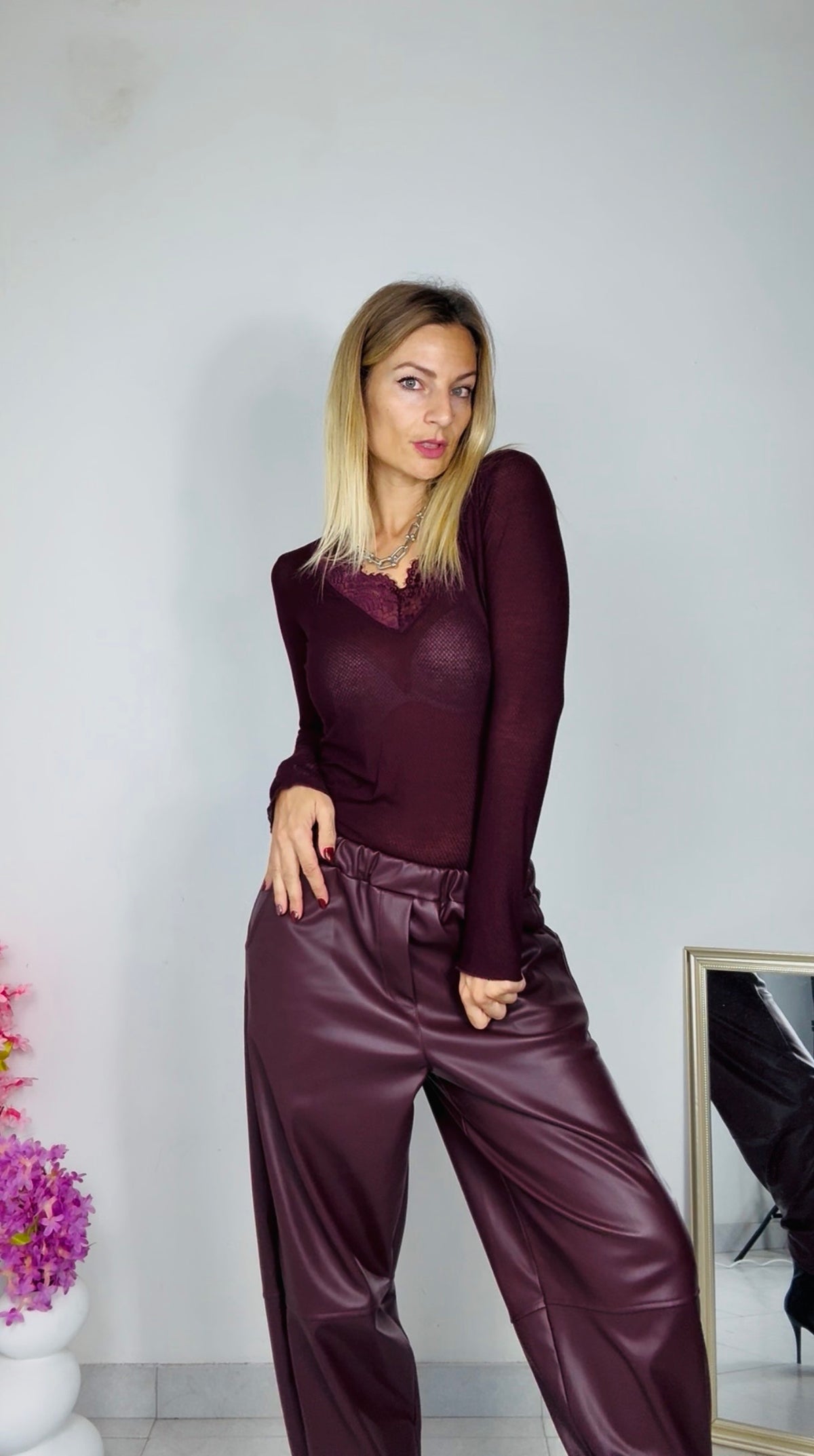 MAGLIA MISTO CASHMERE E VISCOSA CON SCOLLATURA DI PIZZO