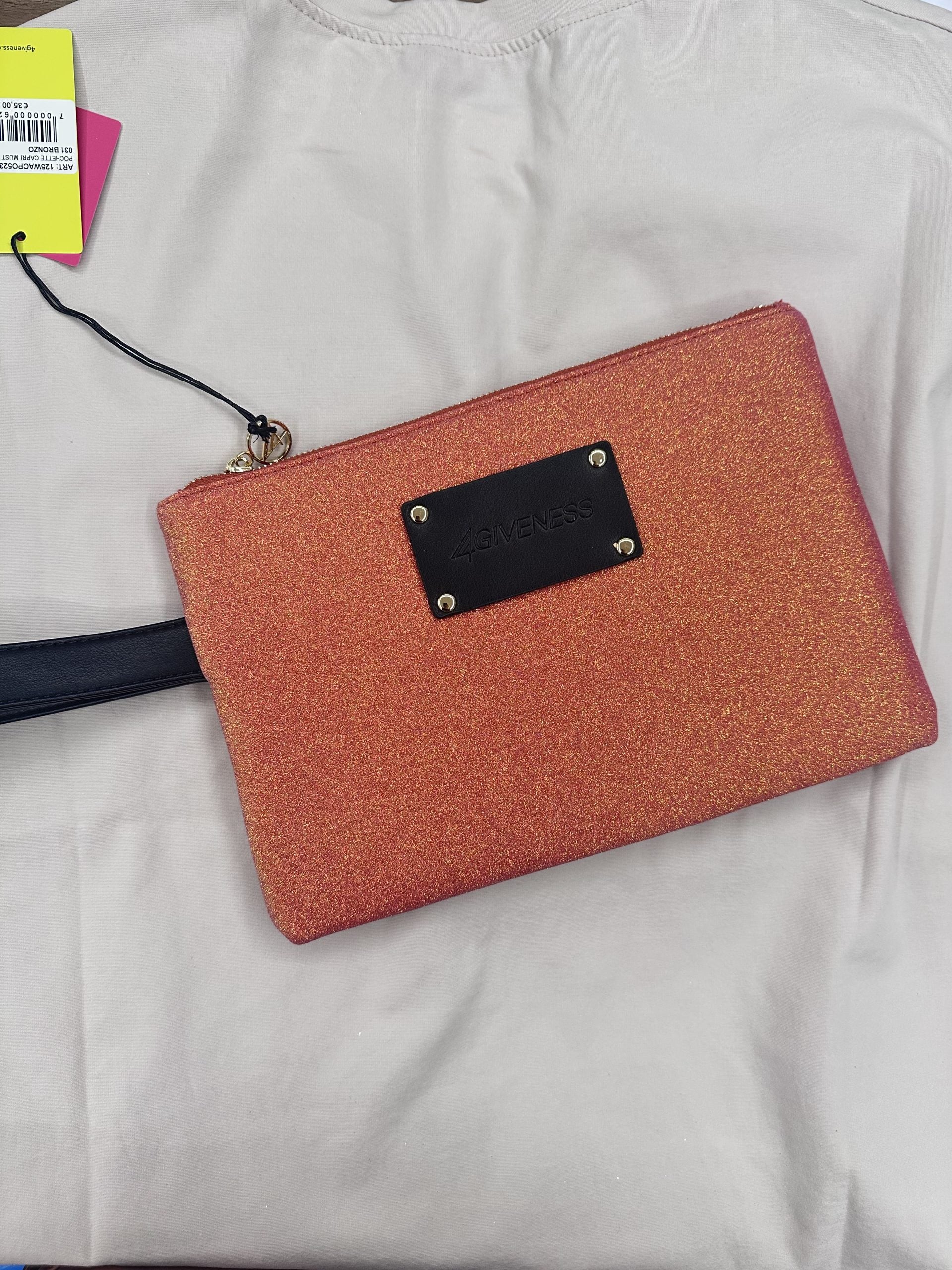 Pochette capri must have